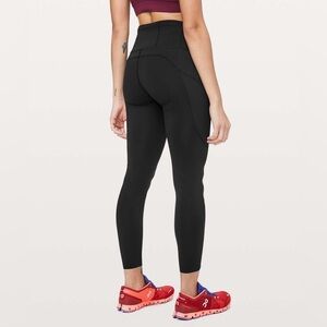 Lululemon Fast & Free 7/8 Tight II *Non-Reflective Nulux 25"
Black Size 4